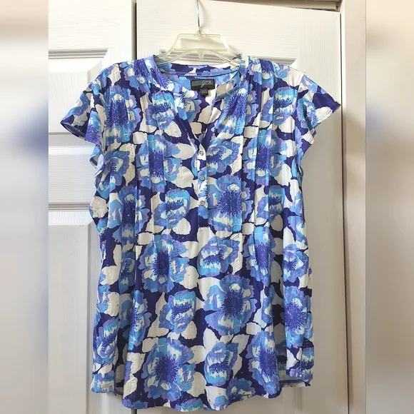 J.T.B., NWOT, Large, Women's Floral Sequined Top - Picture 7 of 8